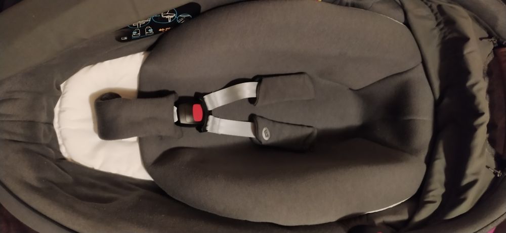 Gondola do SAMOCHODU Maxi Cosi Jade Isofix