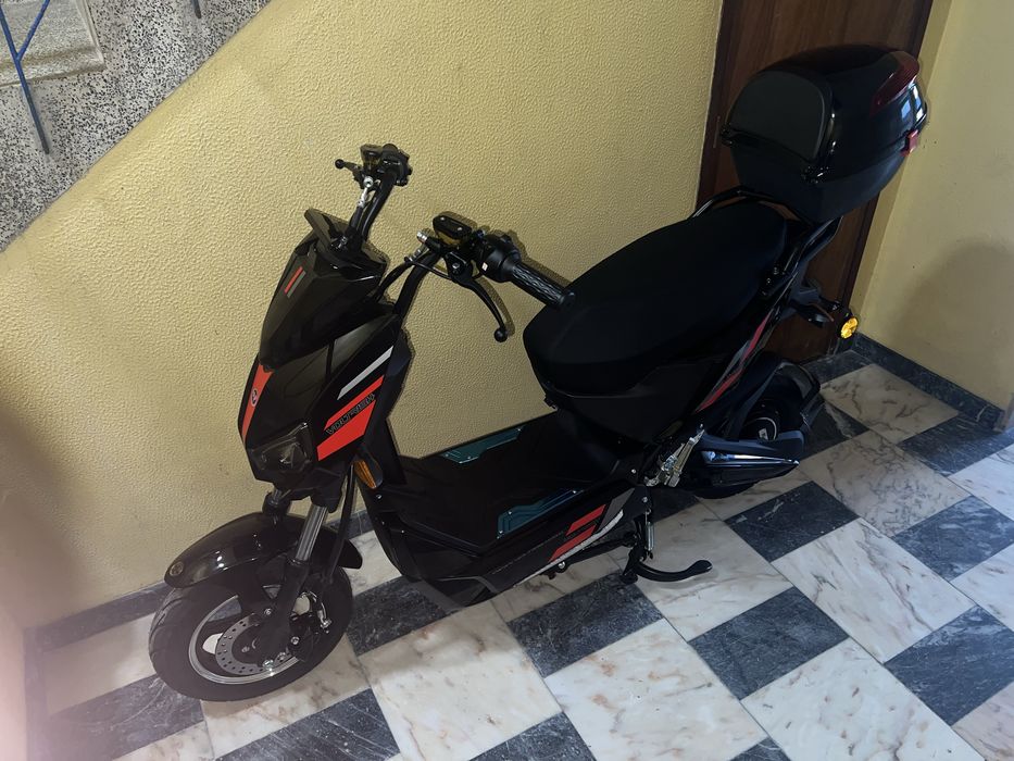 Scooter Elétrica Voltrish Vision TX - 5 meses de uso e apenas 738km rodados - Não precisa de carta de condução - Bateria Removivel