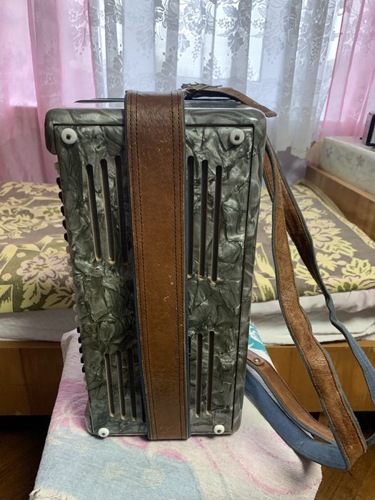 Продам супер баян. І акордеон латунні голоса.