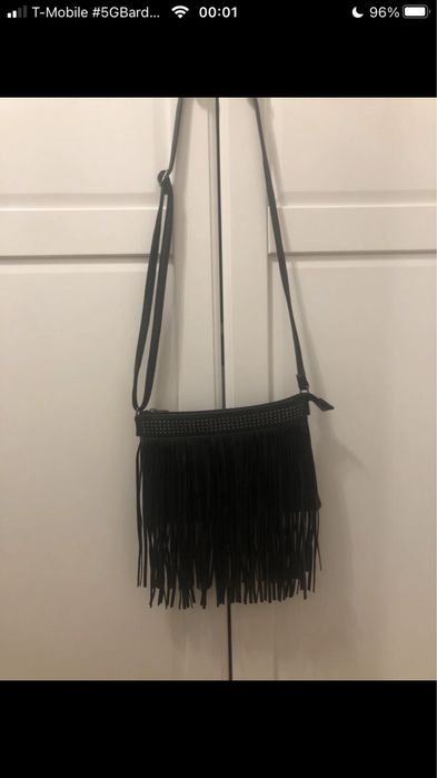 Torebka z ozdobnymi frędzlami