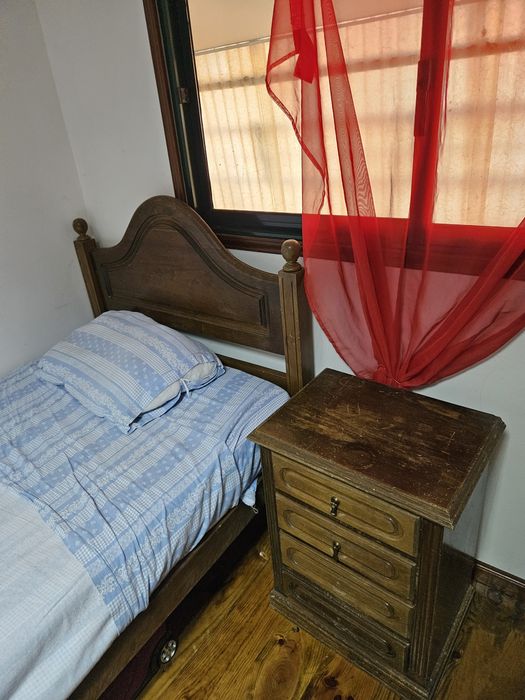 Cama de solteiro com colchão + cómoda