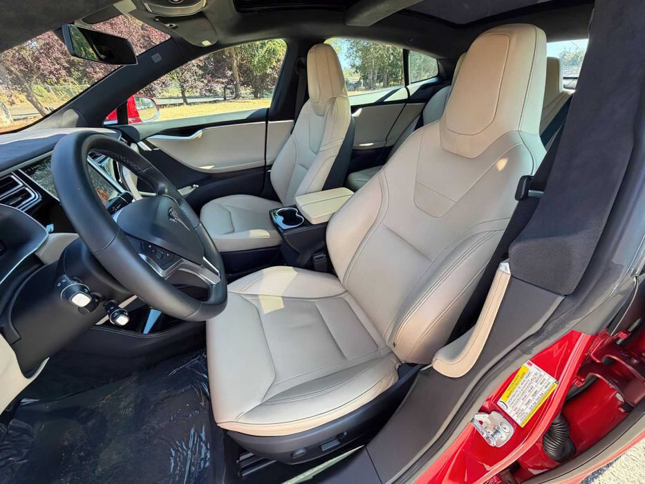 Tesla Model S P85D      2015