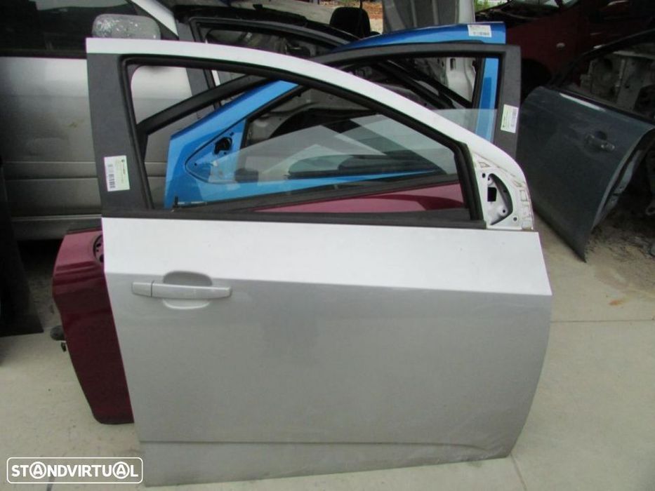 Porta Frente Direita Chevrolet Aveo do ano 2012