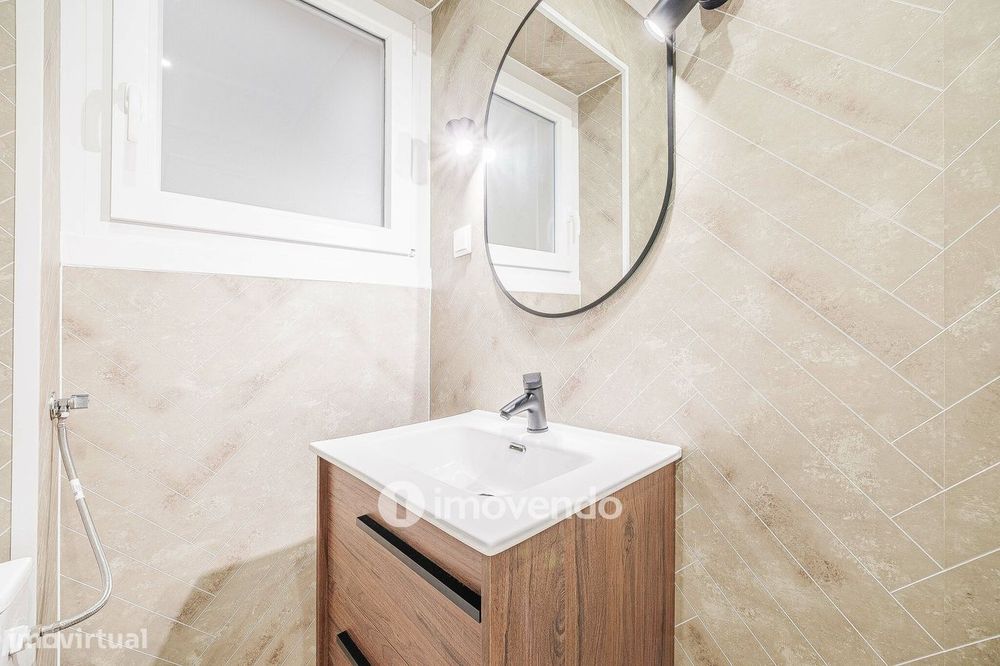 Apartamento T1 remodelado e com cozinha equipada, em Entrecampos