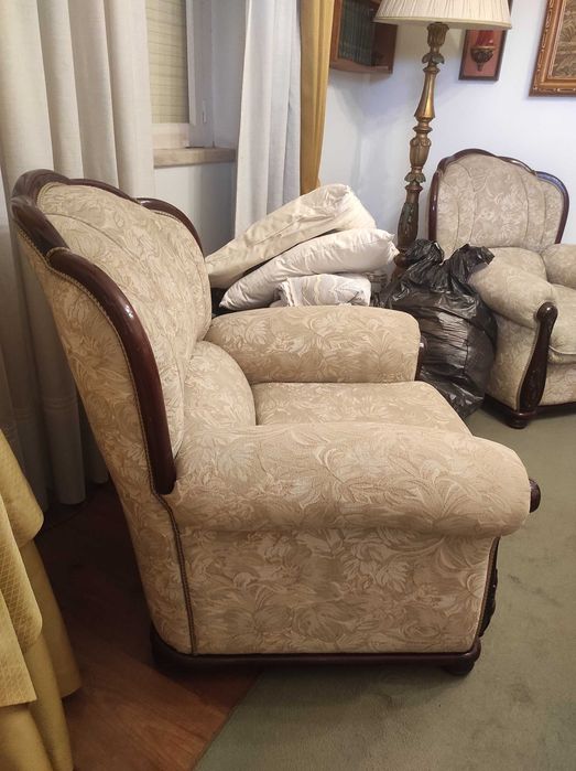 Conjunto de Sofá 3 Lugares + 2 Cadeirões | Clássico Vintage Premium