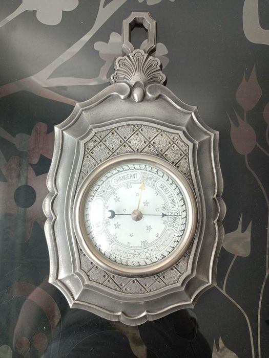 Barómetro em estanho