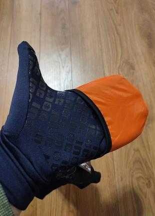 Сенсорные функциональные перчатки с защитой от непогоды.
INOC