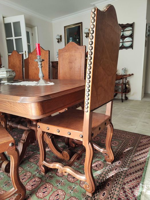 Conjunto de mesa e 8 cadeiras de sala de jantar em madeira maciça
