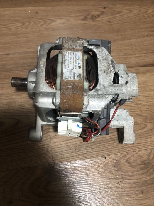 Двигатель стиральной машины indesit WISL 102