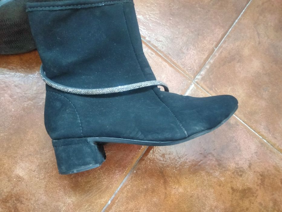 Botas  pretas com strass N 37
