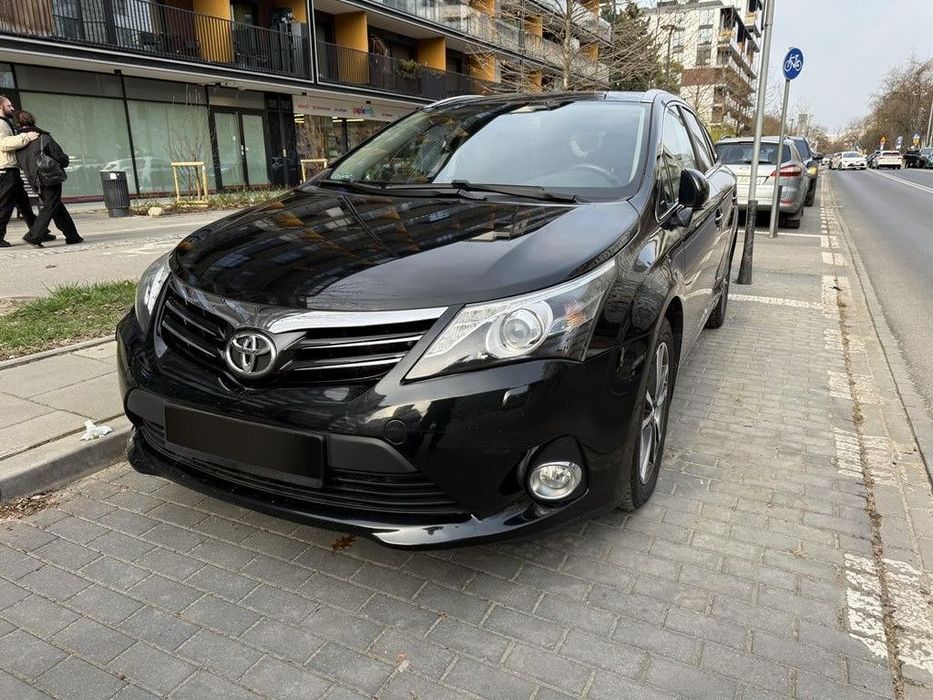 Toyota Avensis Toyota Avensis Kombi 2.0 · 2013 · Bezawaryjna · Polski salon