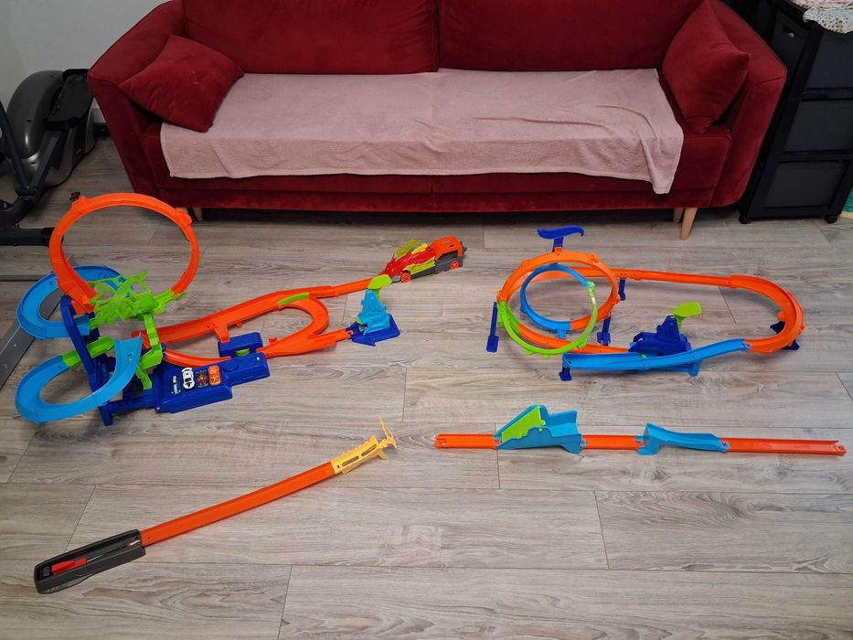Tory Hot Wheels wraz z samochodzikami