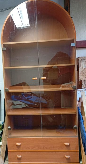 Szafa witryna z  dwiema szufladami