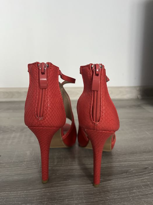 Sandałki na szpilce