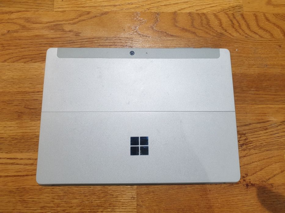 Microsoft Surface GO 2. 4425Y/ 8Gb/128Gb/10". Pęknięty.  Dotyk działa.
