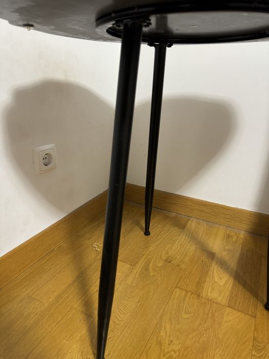 Mesa em metal redonda