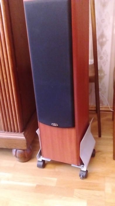 Podstawa na kółkach pod komputer