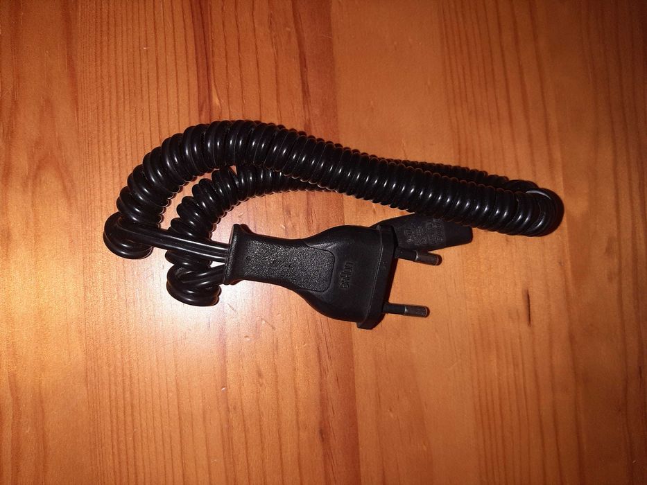 Máquina de barbear Braun com estojo