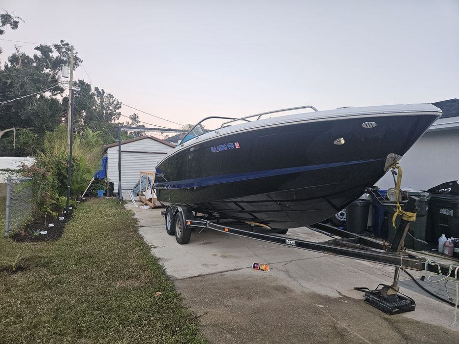 Motorowka Chaparral 267 SSX 21r uszkodzona , 5.3 Volvo Penta przyczepa ...