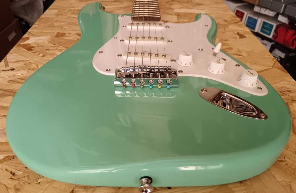 Fender Squier Bullet Stratocaster ht Sfm Seafoam Green