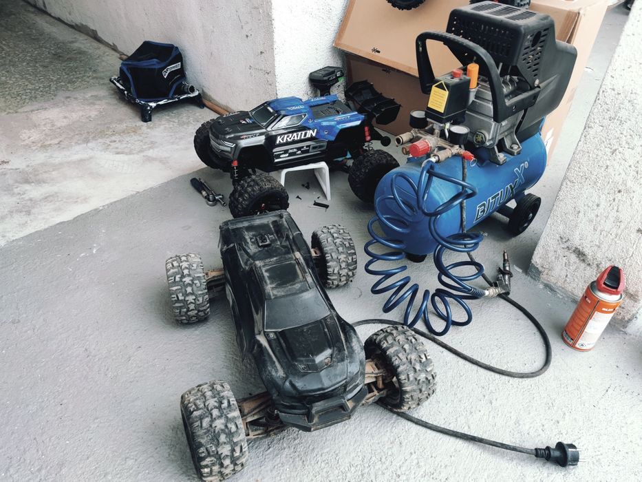 Traxxas maxx hobbywing max8