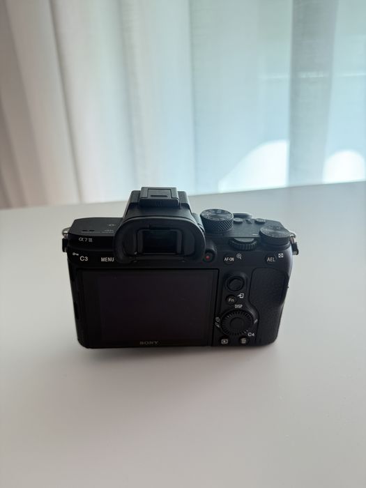 Sony A7 III ( como nova)