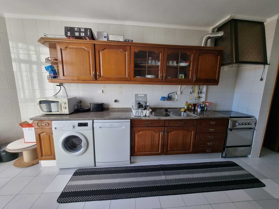 Arrenda-se T3 127 m2 2 WC garagem Sto. António Cavaleiros Loures