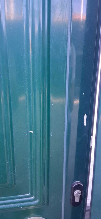 Vendo porta entrada com guarnição em PVC