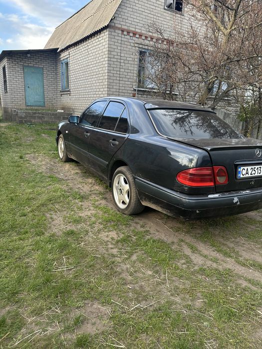Продам Mercedes-Benz 210