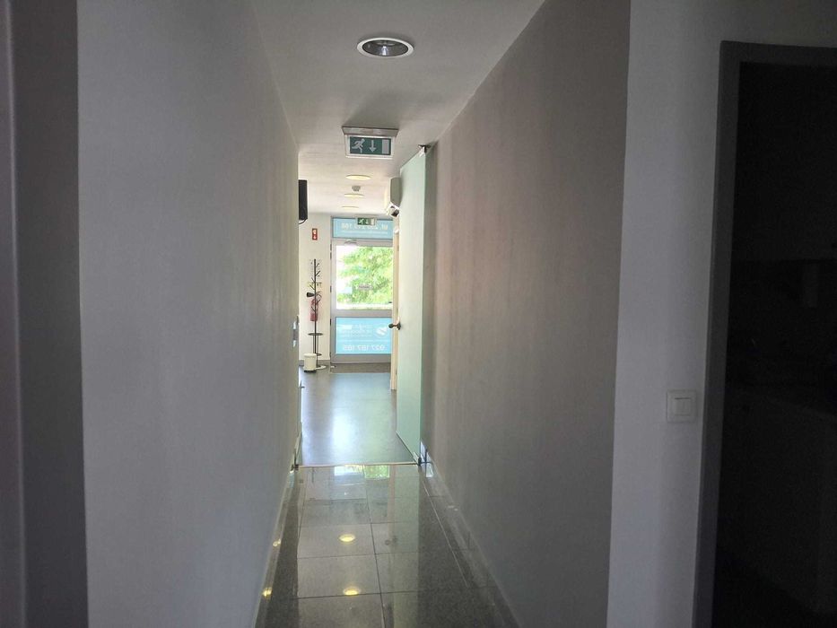 Gabinete com água e luz incluído no centro de Penafiel