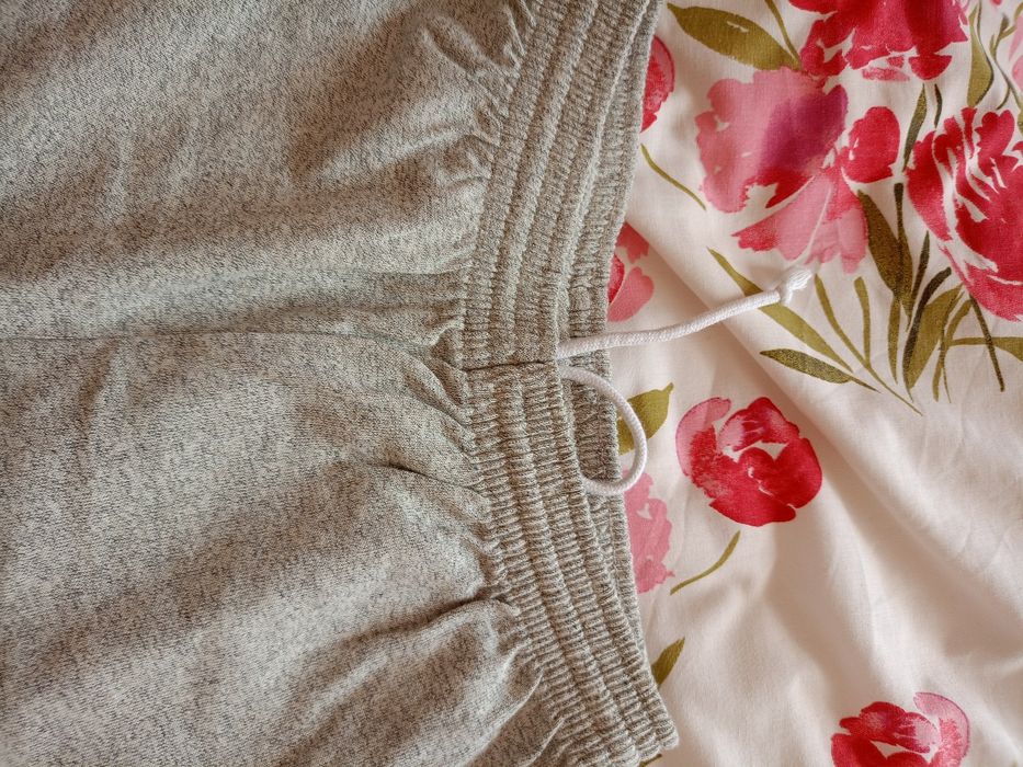 Ładne mysie spodnie sportowe .