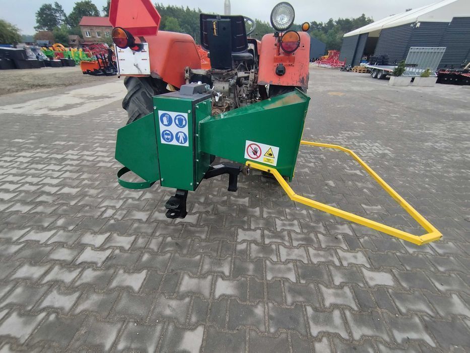 Rębak Do Gałęzi 8/11 cm Drewna Sam Ciągnie Rozdrabniacz Do Traktora