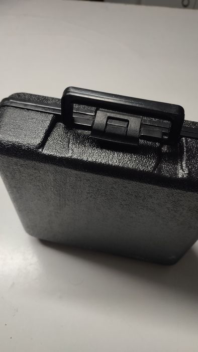 Caixa para barbeiro com pentes