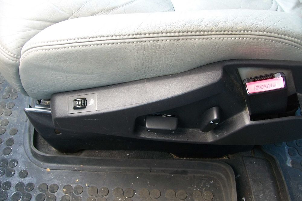 Fotele skórzane kapitańskie elektryczne obrotowe + tylne + boczki