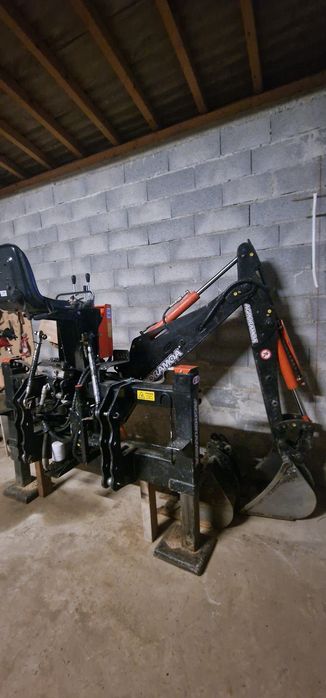 Retroescavadora trator