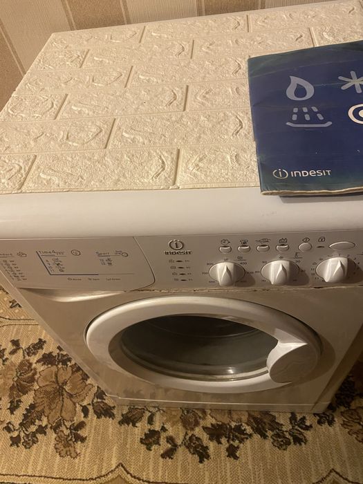 Пральна машина INDESIT WIL85 EX BG