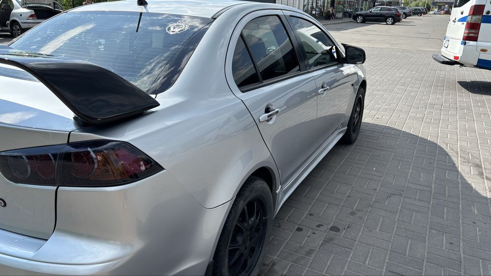 Mitsubishi lancer