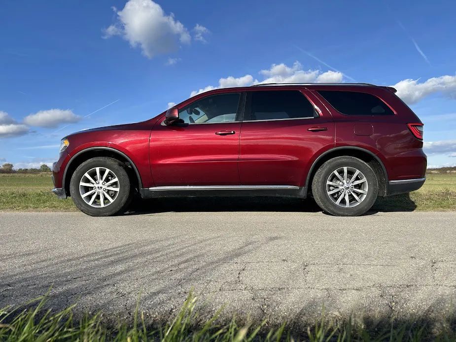 Dodge Durango Unikatowy kolor trójwarstwowy. HAK w zestawie - 7 osób.