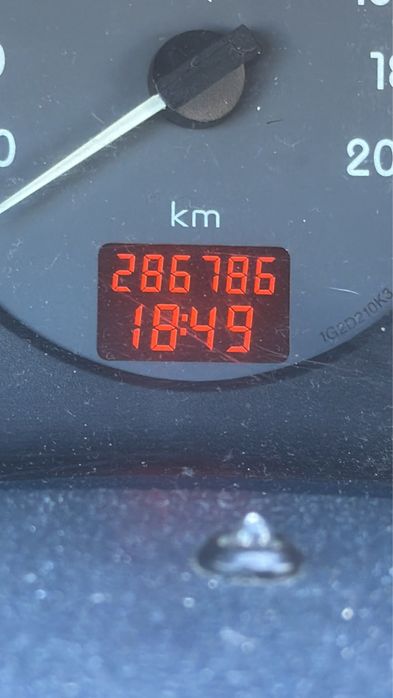 Renault Clio   1.9D. Ano 2000