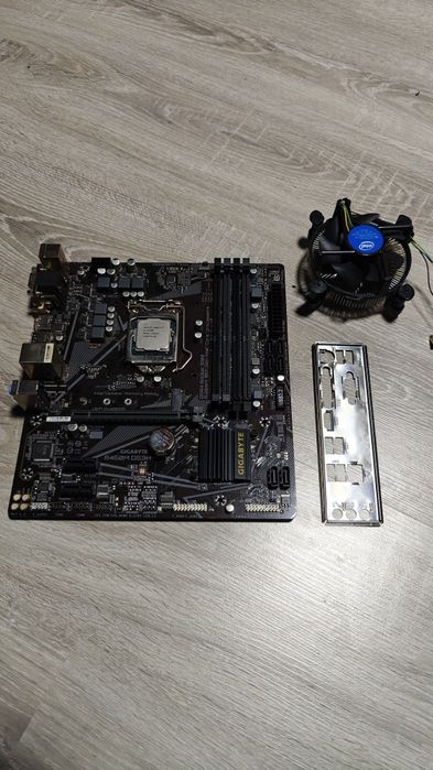 Gigabyte B460M DS3H + Intel i5 10400F