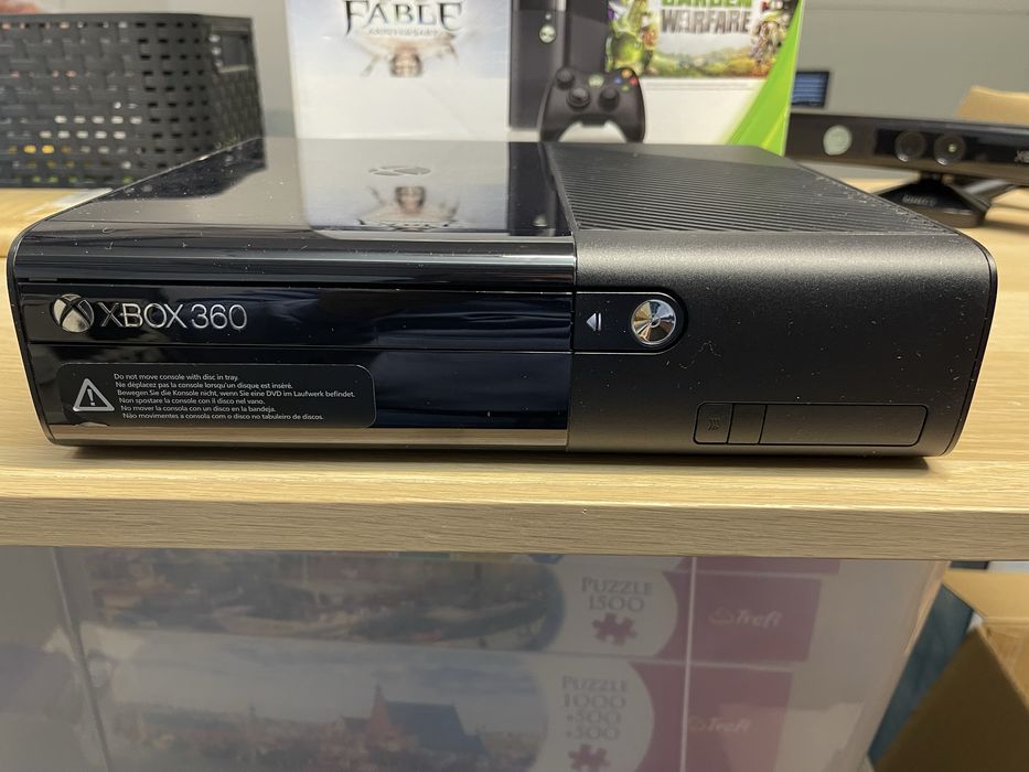 Xbox 360 slim e 500gb kinect 2 pady 2 gry