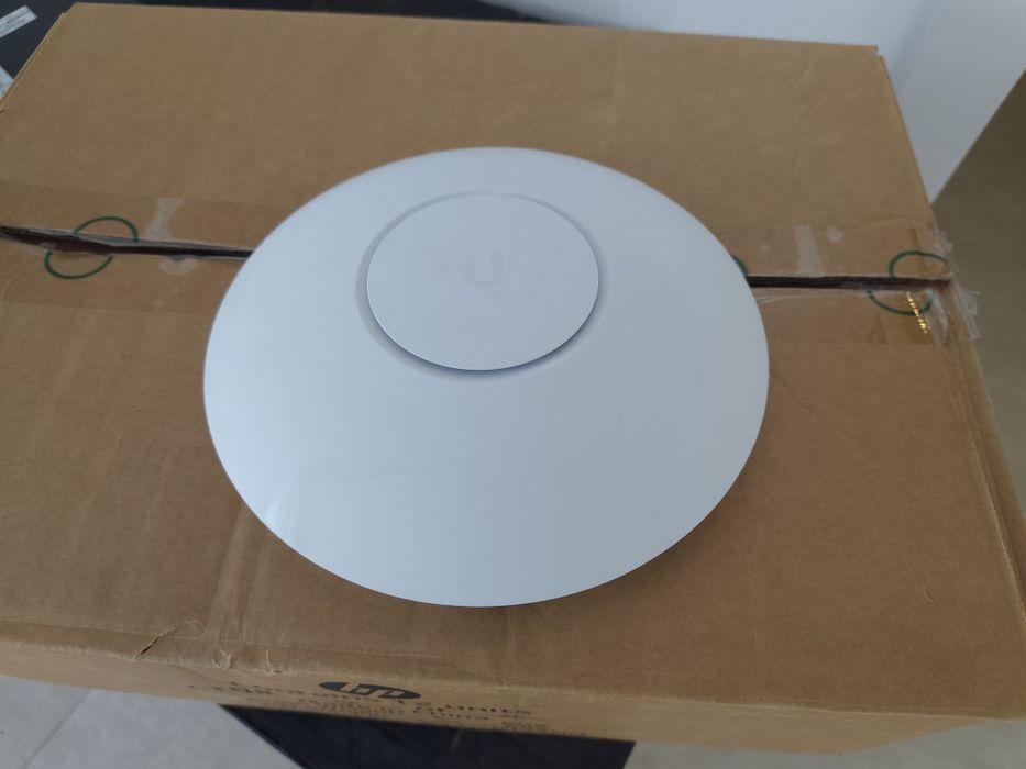 Ubiquiti U6-LR Ponto de Acesso WiFi 6 3000 Mbit/s PoE
