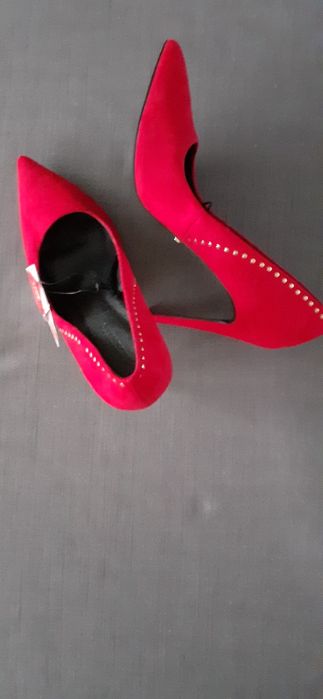 Buty damskie szpileczki firmy Reserved rozmiar 38
