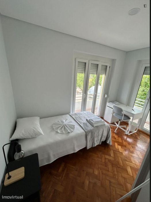 Quarto - localizado em Sete Rios Lisbon