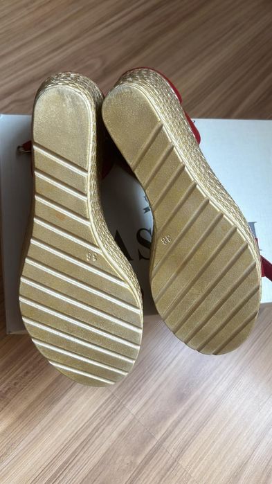 Buty sandały na koturnie