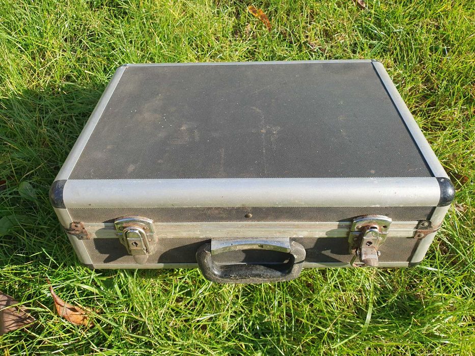 Walizka aluminiowa czarna 46x33x15cm