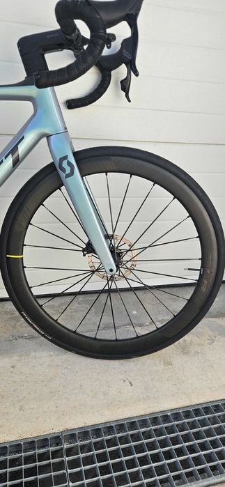 Bicicleta Scott Addict 10 c/ Rodas Mavic Cosmic SLR 45 em carbono