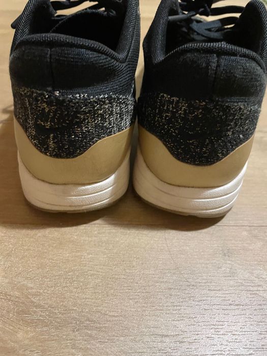 Ténis Sapatilhas Nike preto e dourado 38 senhora