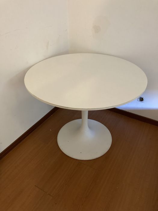 Mesa em ferro com tampo redondo