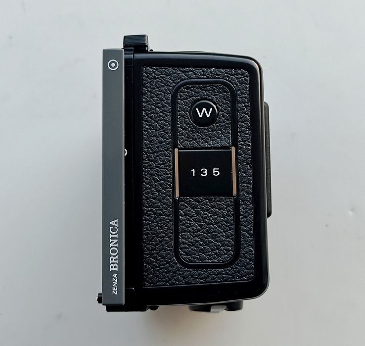 Zenza Bronica ETR 135W (back para 35mm)